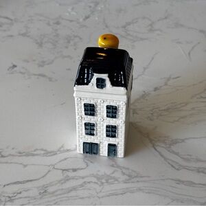KLM #43 Blue Delft House by BOLS